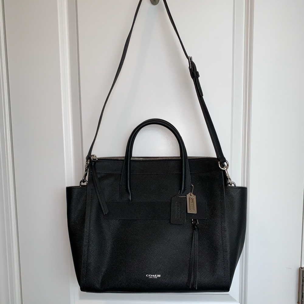 New Coach Leather Tote Bag, Gold accents, Detachable Shoulder Strap included